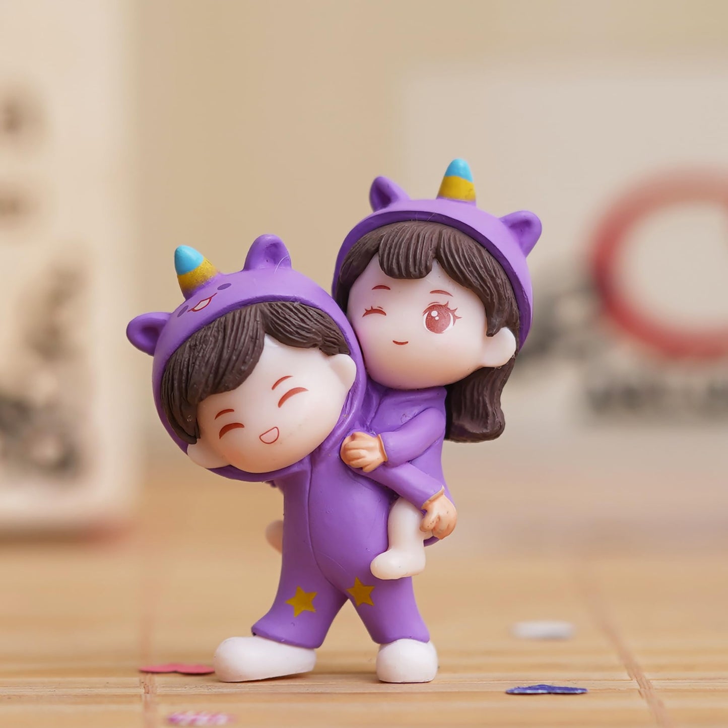 Cute Couple Statue