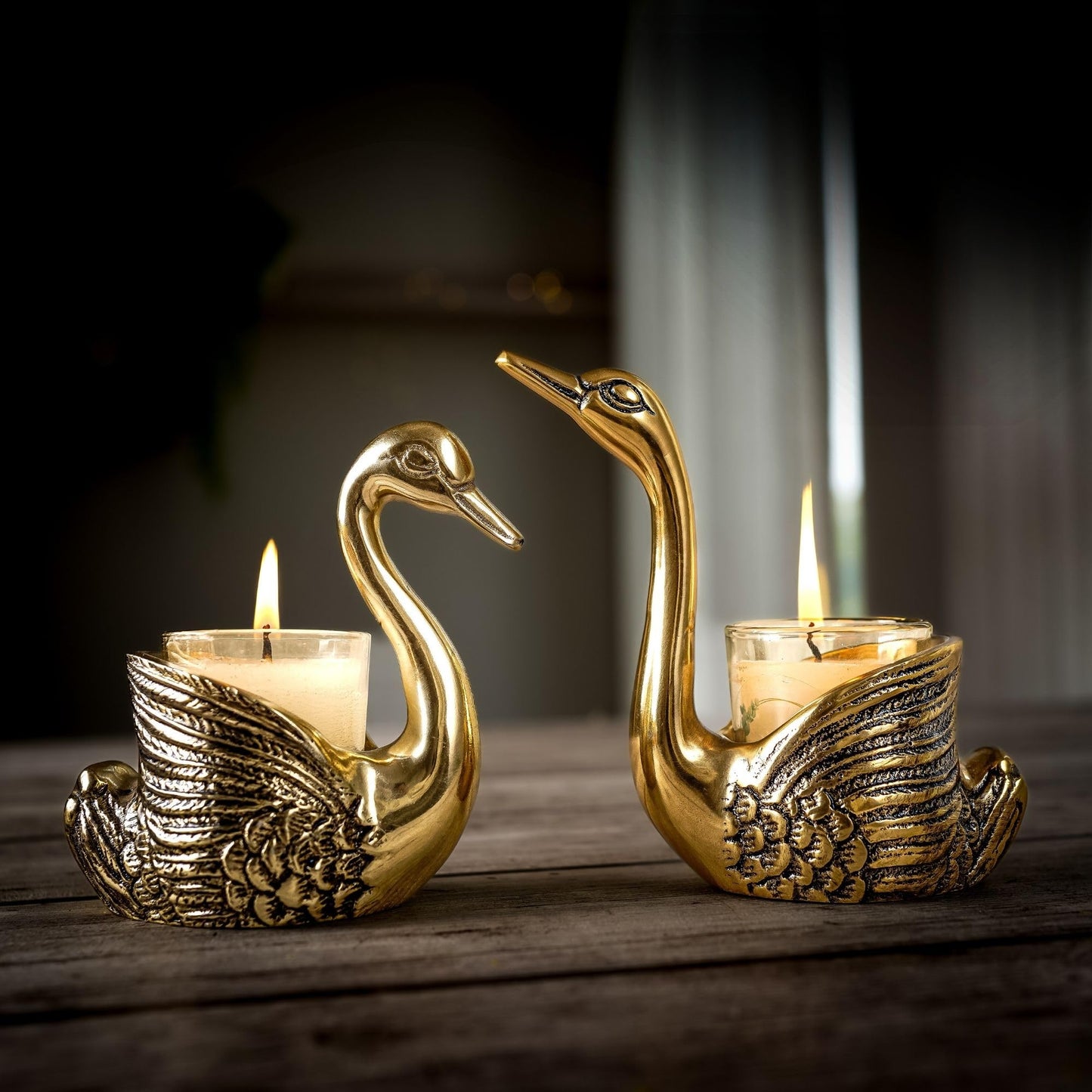 Metal Pair of Swans